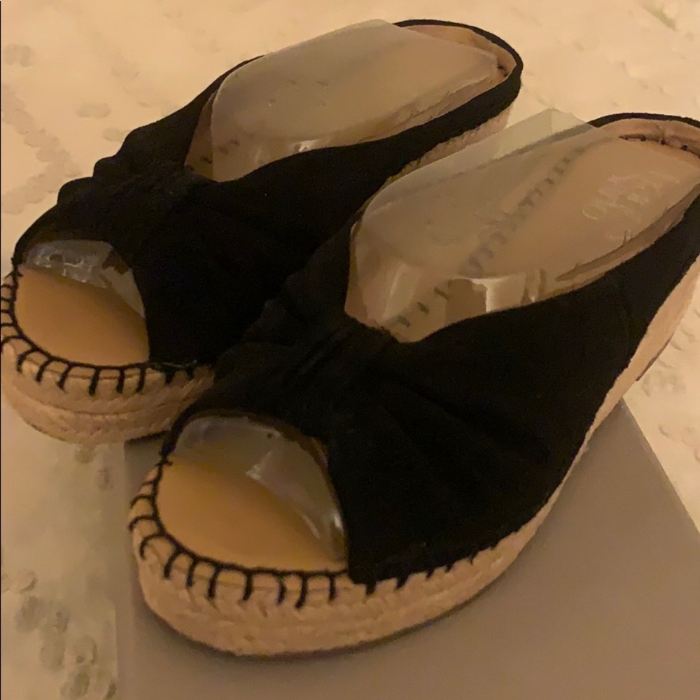 Low black wedge , Never worn